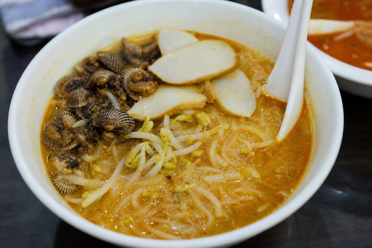 A bowl of Katong laksa
