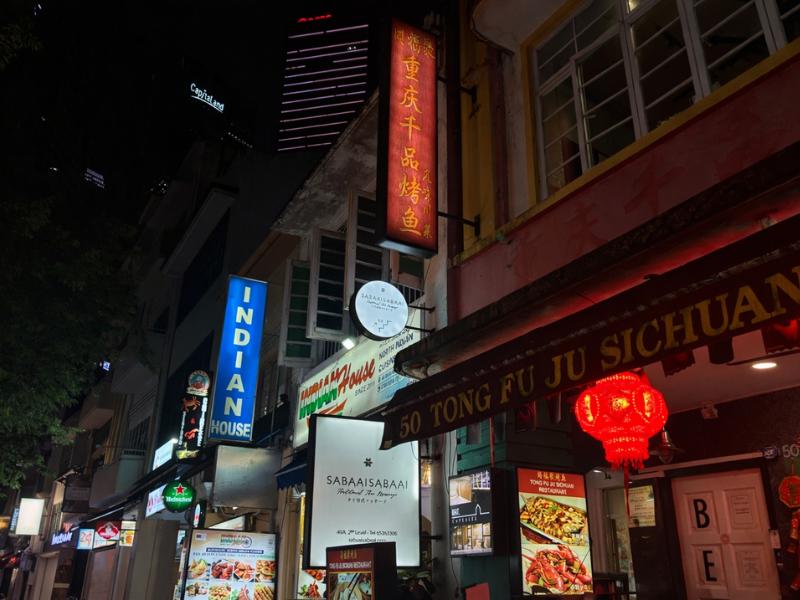 Small-Group Singapore Street Food & Night Tour – 9 Tastings
